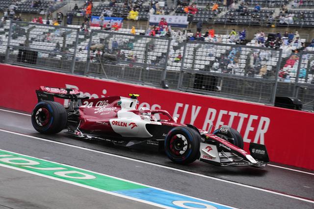 哈斯车队险胜阿斯顿马丁，塞恩斯扛起全队