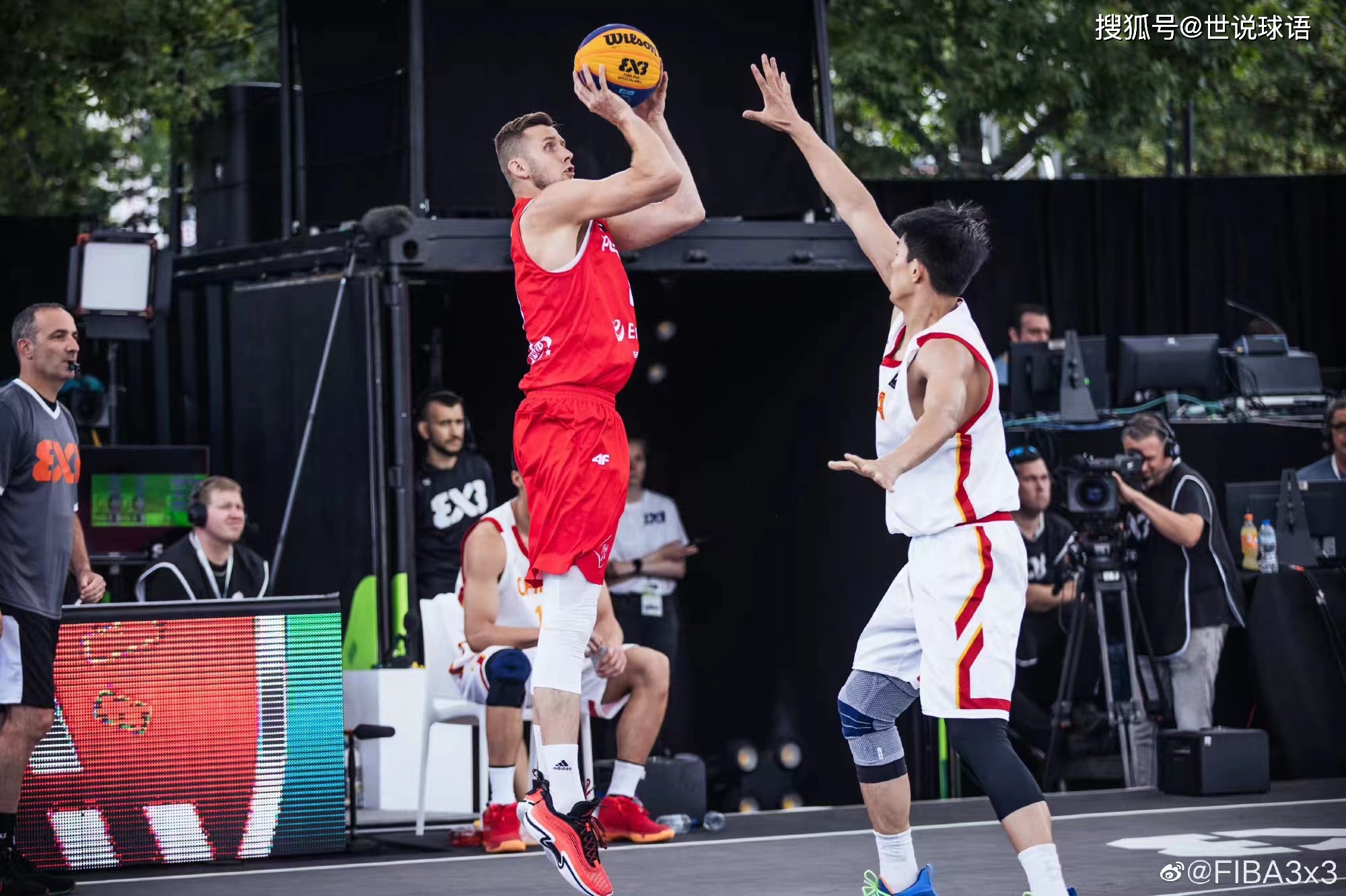 波兰队险胜日本队,马龙点燃赛场 波兰队险胜日本队,马龙点燃赛场