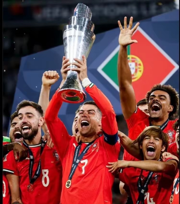 乌拉圭完胜丹麦，蒂亚戈扛起全队