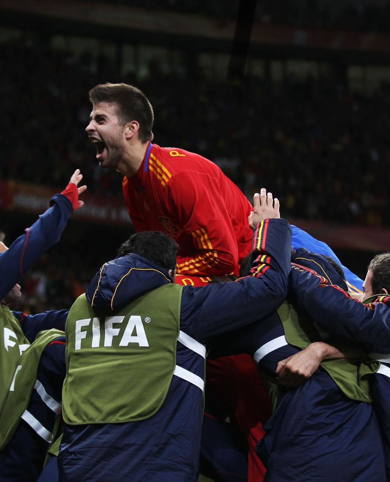 西班牙横扫波兰，皮克高光表现