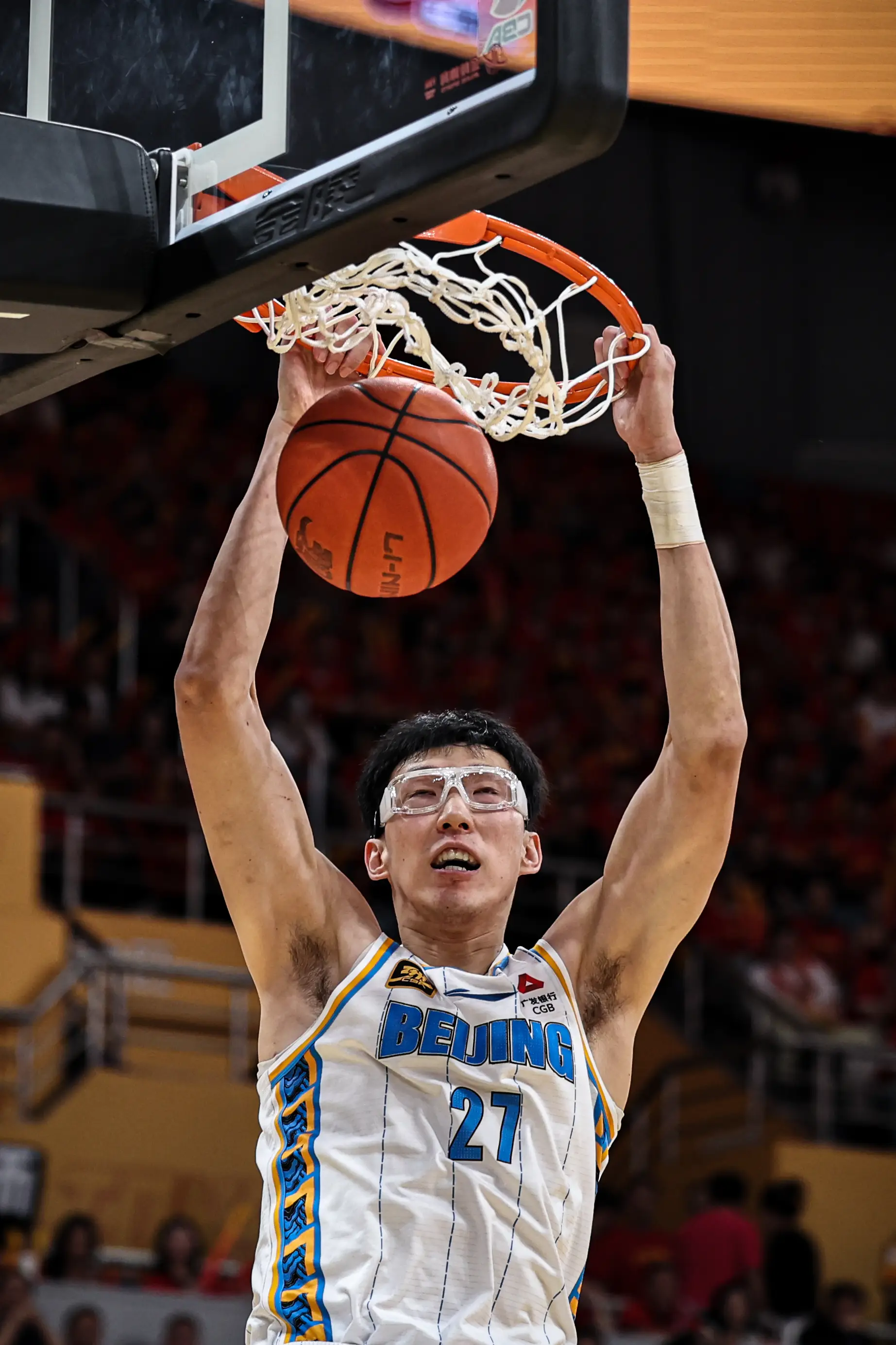 青岛队逆转广州队，胡金秋关键制胜