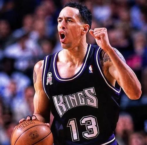 国王轻取猛龙，武切维奇高光表现