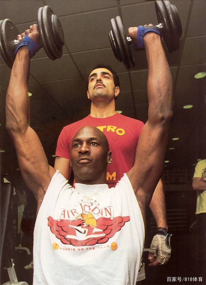 拉沃尔杯完胜年终总决赛，蒂姆扛起全队