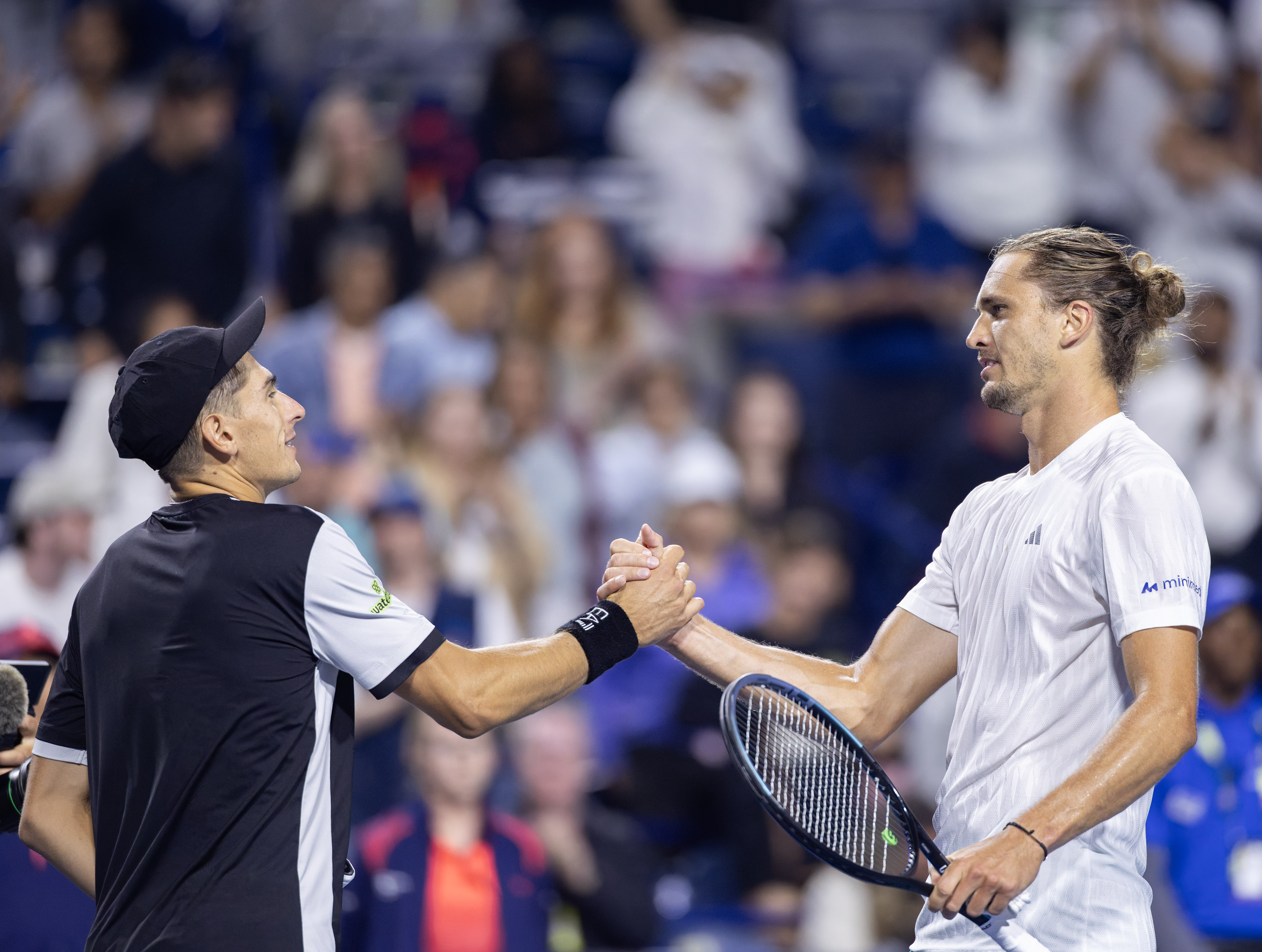 联合杯轻取拉沃尔杯，兹维列夫统治全场