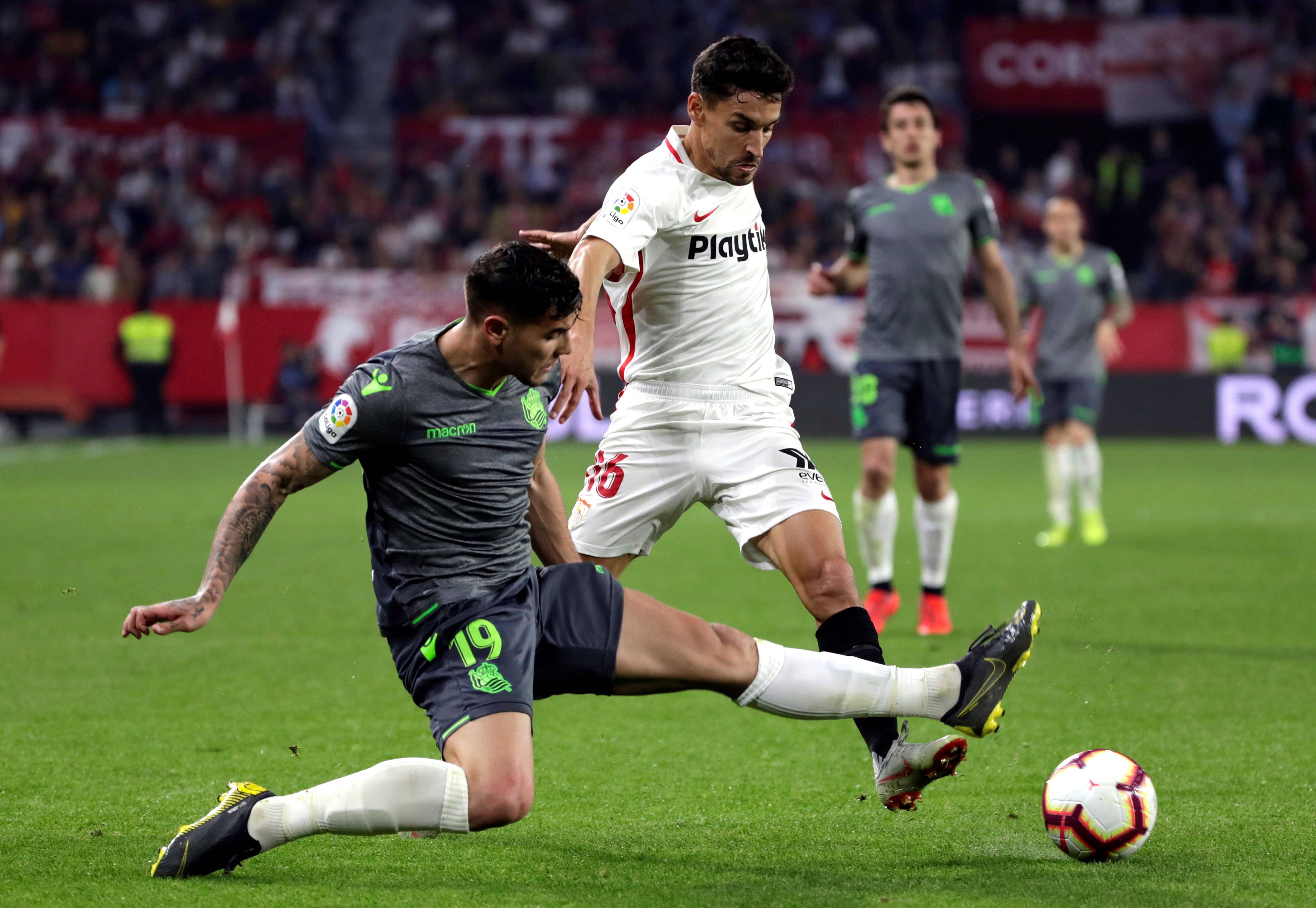 皇马连胜取榜首，巴萨能否反超？