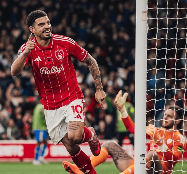 曼城首场喜迎利物浦，争夺榜首位置