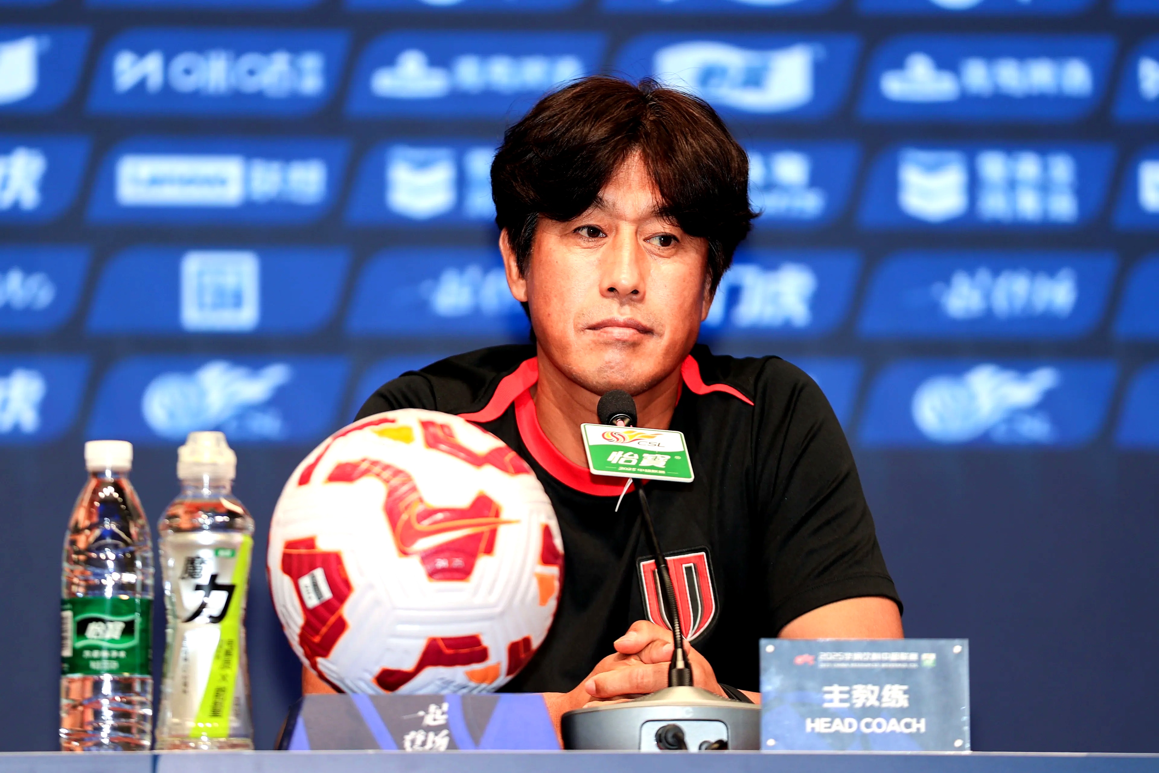 球队主帅智慧指挥,成为赛场焦点 球队主帅智慧指挥,成为赛场焦点