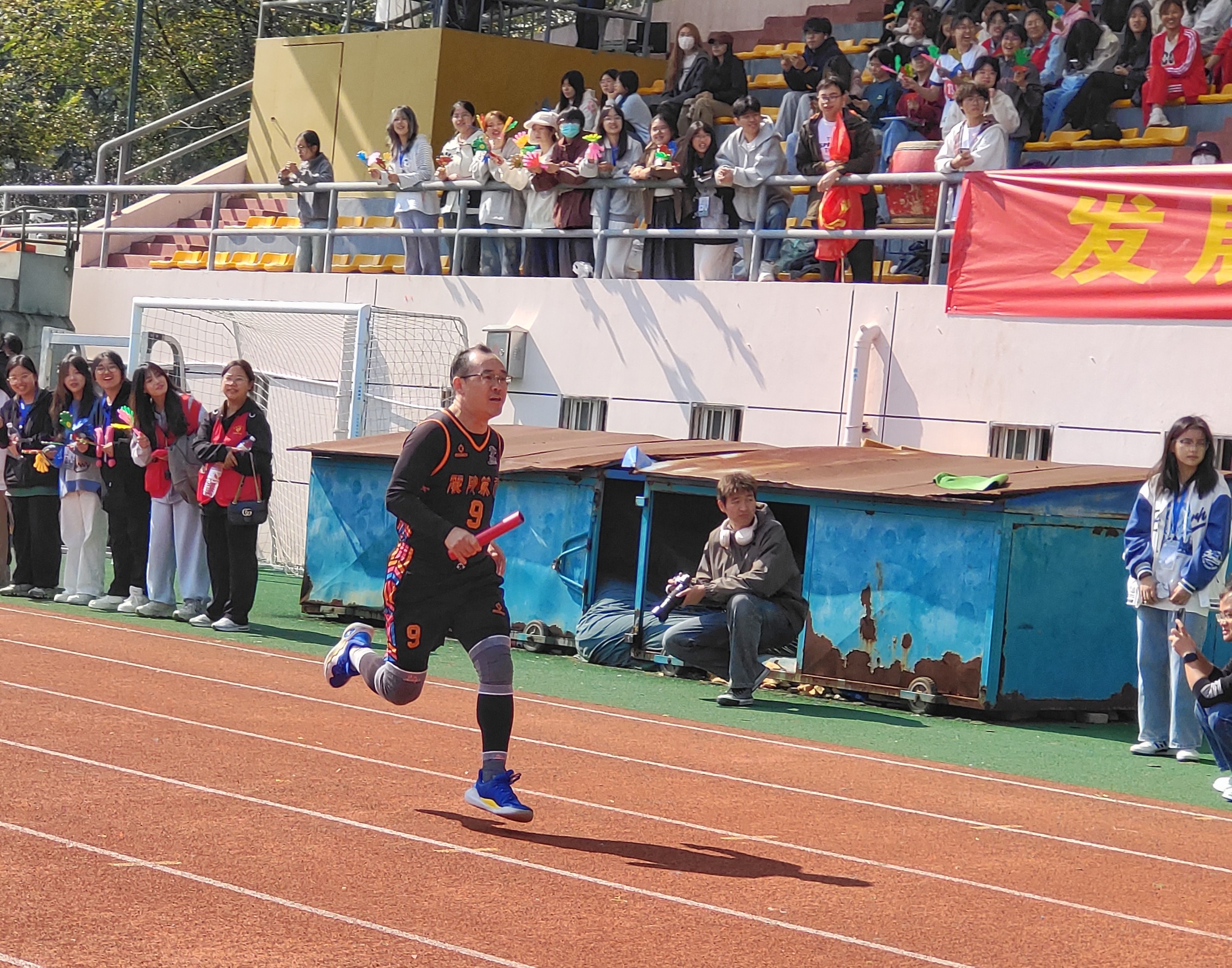 力争上游斗志昂扬，球队斩获胜利