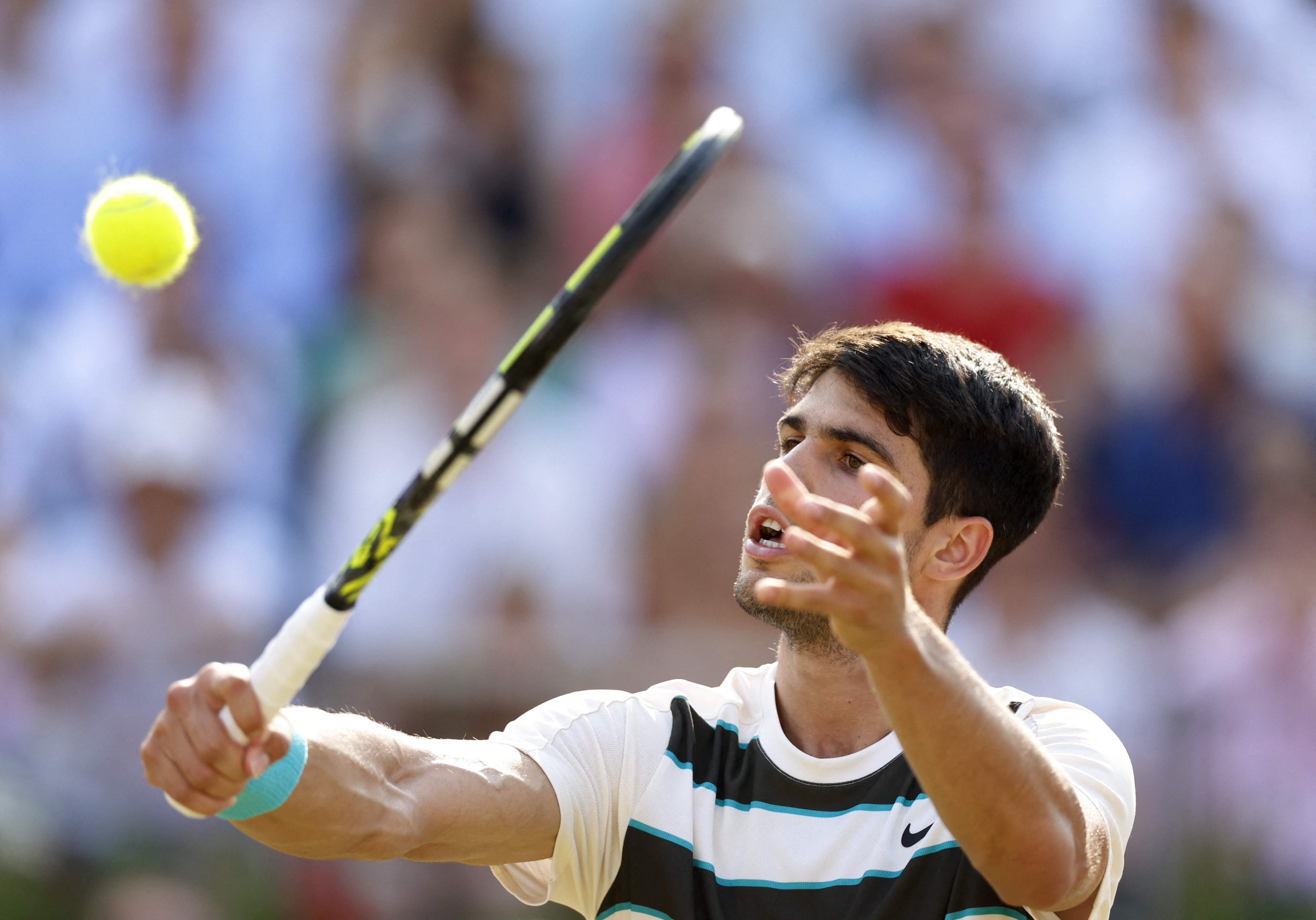 英国网球队险胜意大利网球队，阿尔卡拉斯惊艳世界