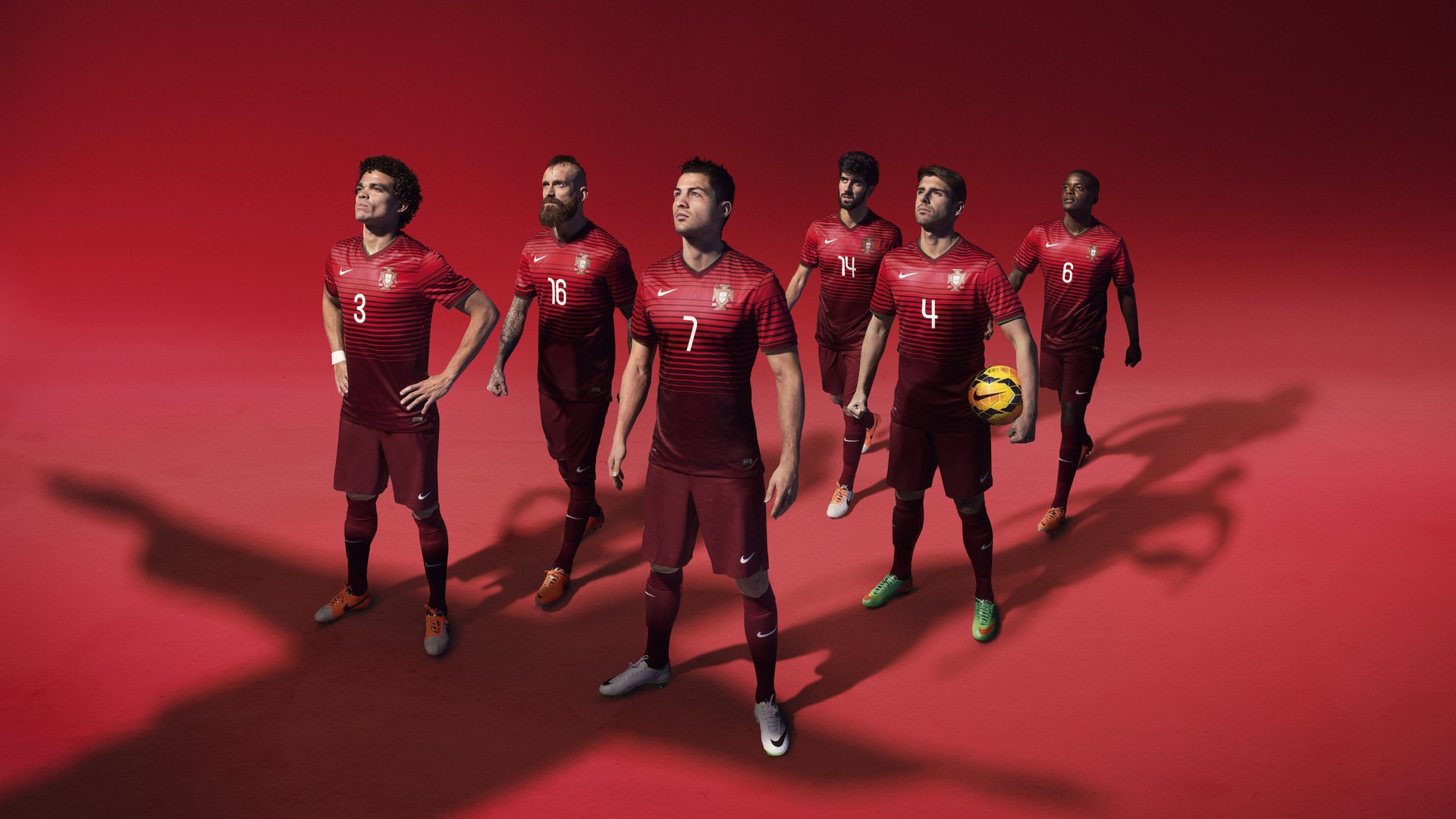 孙兴慜带动全队节奏，厄瓜多尔火力压制国际米兰，现代足球的战术交响